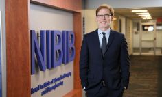 Bruce J. Tromberg, Ph.D., asumió la dirección del NIBIB en enero de 2019.