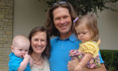 Brian LaFoy con su esposa, Jennifer, y sus hijos, Micah y Bethany.  