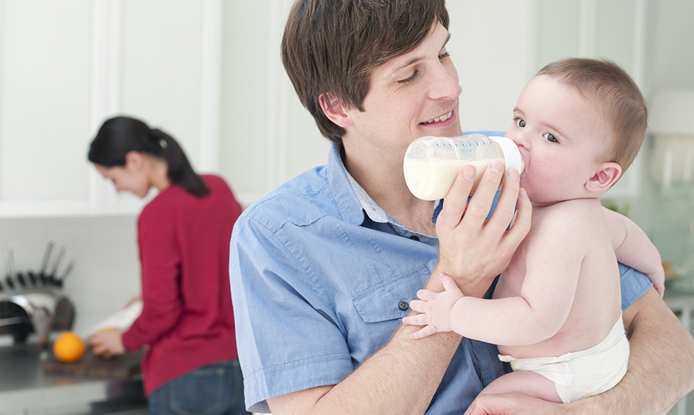 Parents who practice responsive feeding help their children learn positive eating habits from a young age. 
