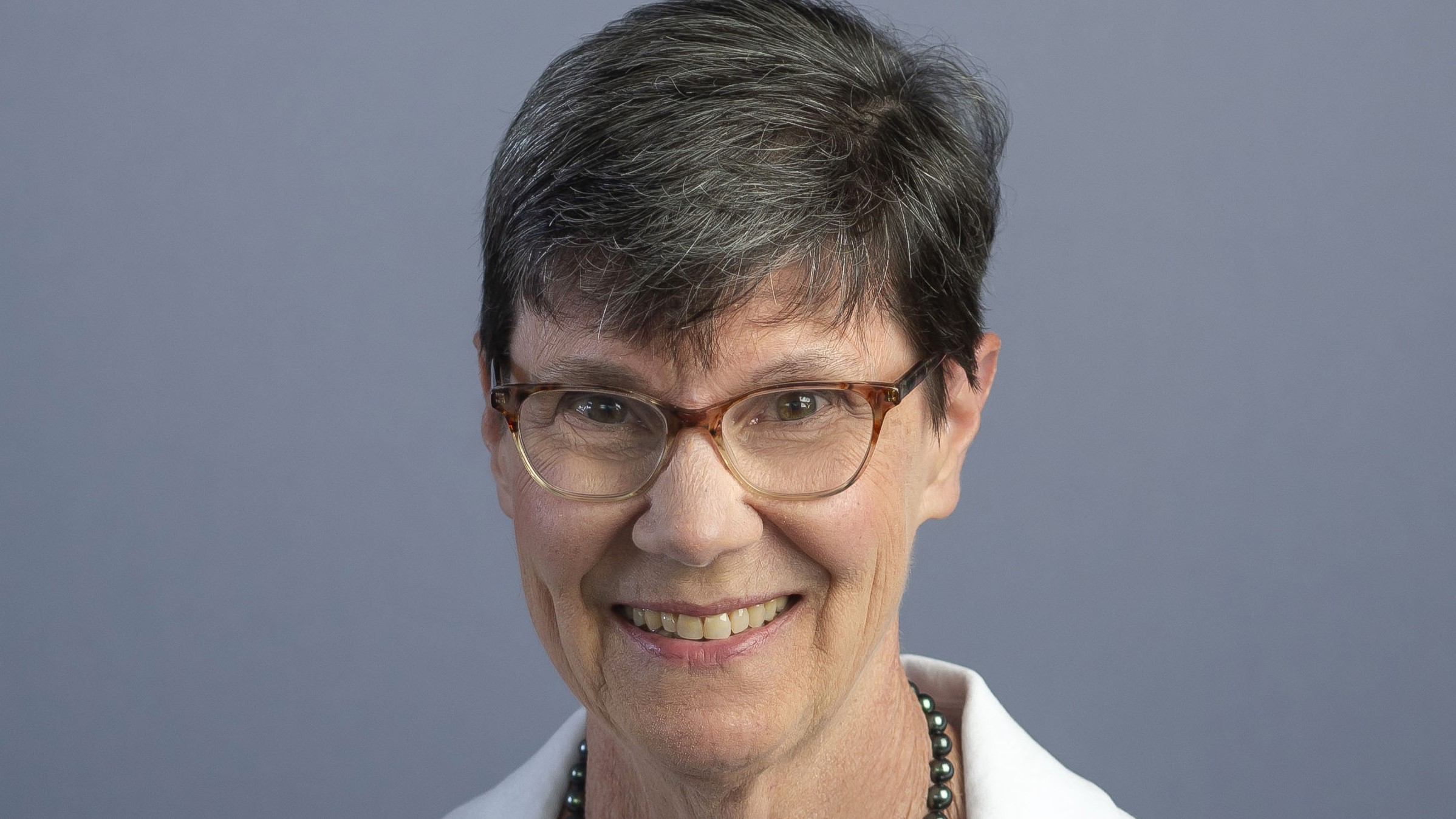La Dra. Helene M. Langevin es la Directora del NCCIH. 