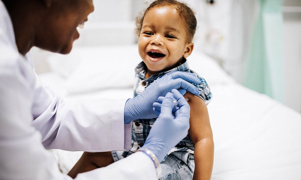 Las vacunas ayudan al cuerpo a prevenir infecciones.  