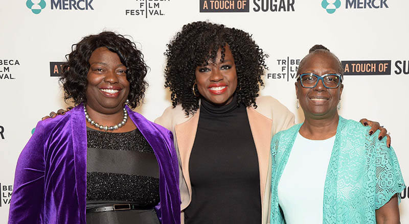 La actriz y productora Viola Davis，con sus hermanas公司