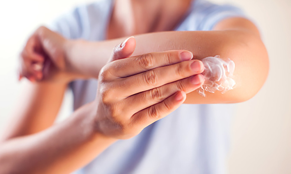 If you have eczema, petroleum jelly or thicker creams are good options for moisturizing your skin. 